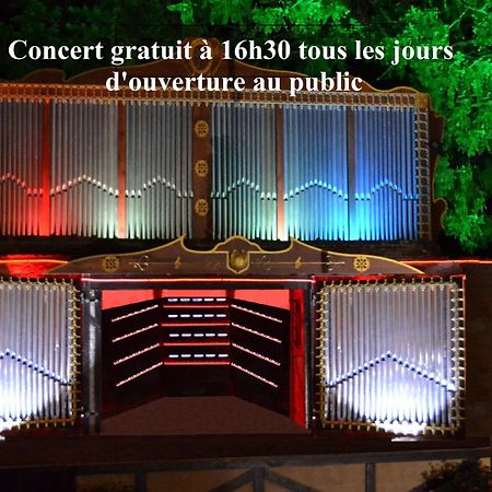 Chateau De Peufeilhoux Vallon-en-Sully Exterior foto