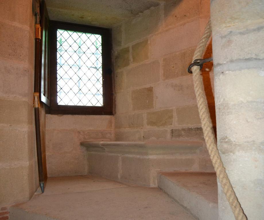 Chateau De Peufeilhoux Vallon-en-Sully Exterior foto