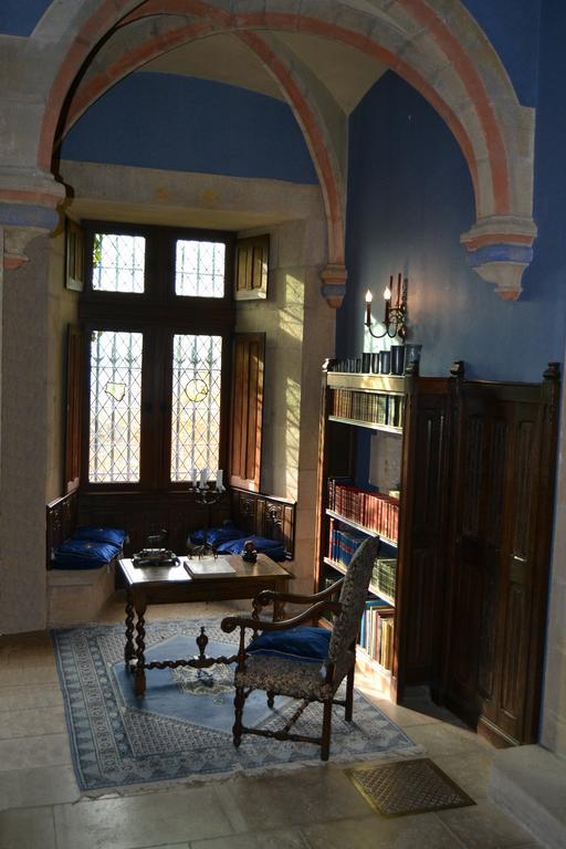 Chateau De Peufeilhoux Vallon-en-Sully Exterior foto