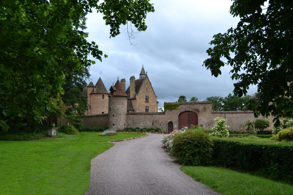 Chateau De Peufeilhoux Vallon-en-Sully Exterior foto