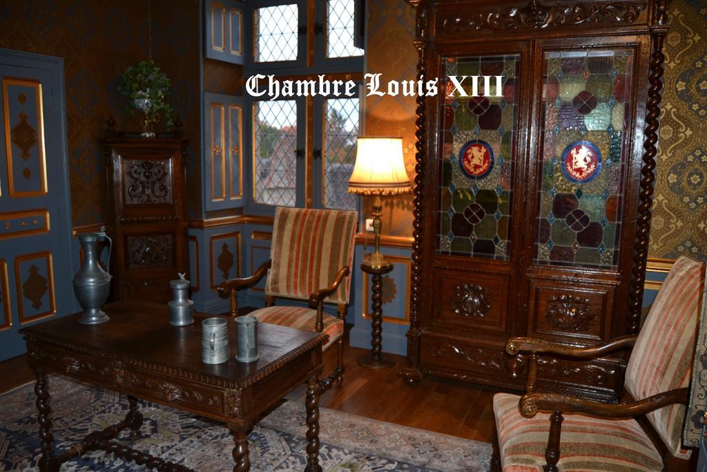 Chateau De Peufeilhoux Vallon-en-Sully Exterior foto