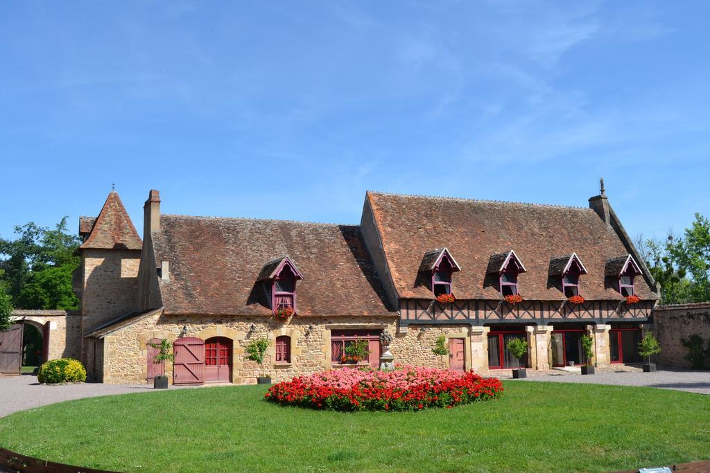 Chateau De Peufeilhoux Vallon-en-Sully Exterior foto