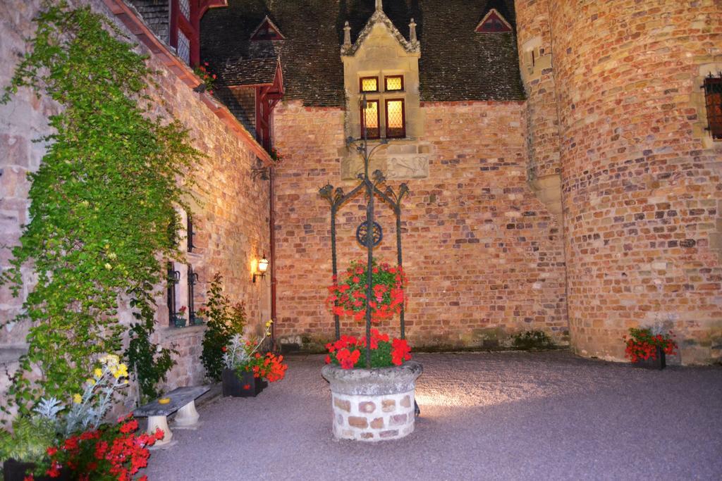 Chateau De Peufeilhoux Vallon-en-Sully Exterior foto